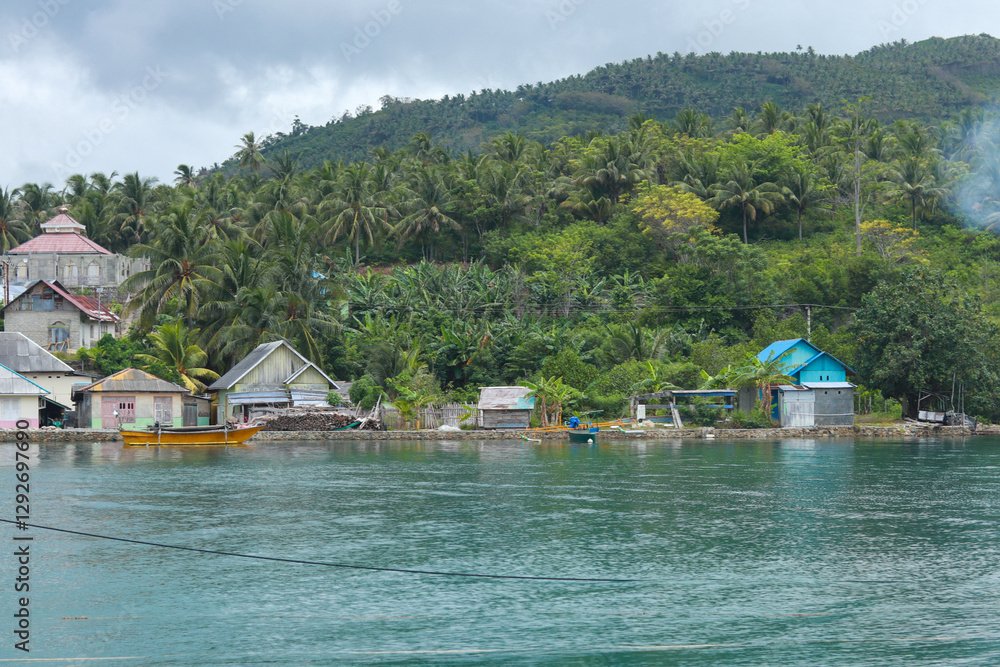 Naklejka premium Coastal Village with Lush Greenery and Blue Waters
