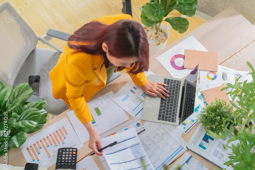 Fotografie Asian business woman Successful businesswoman analyzing financial reports at work  brainstorm on project during corporate meeting in the office