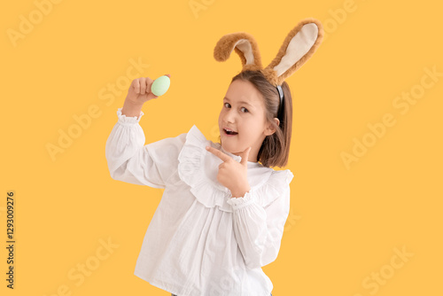 Shocked little girl in bunn...