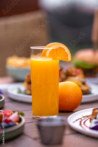 Obraz na płótnie fresh orange juice w salonie