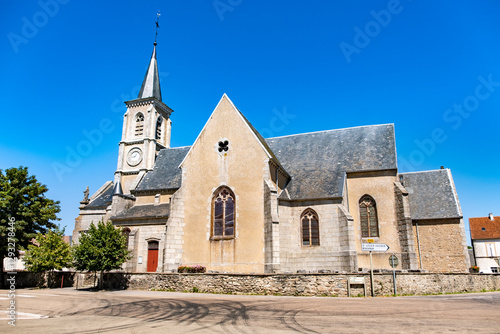 Eglise de Quarré-les-Tombes (Bourgogne, France)