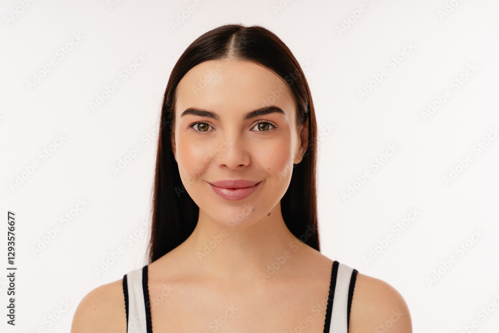 Close-up portrait showcasing a woman with a genuine facial expression, demonstrating confidence and natural beauty. Suitable for concepts such as health, beauty, and self-expression. Close-up portrait showcasing a woman with a genuine facial expression, demonstrating confidence and natural beauty. Suitable for concepts such as health, beauty, and self-expression.