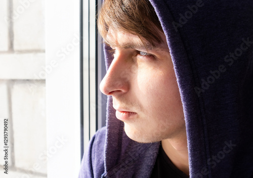 Obraz na płótnie Sad Man near the Window w salonie