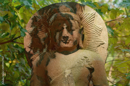 Buddha von vorne
