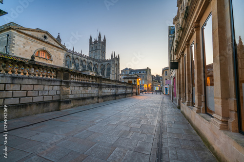 Obraz na płótnie Bath Abbey seen through the York Street Arch in City of Bath, Somerset. UK w salonie