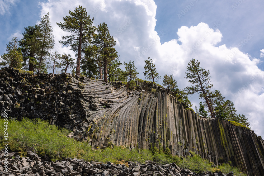 Fototapeta premium Rock formation of columnar basalt in central California.