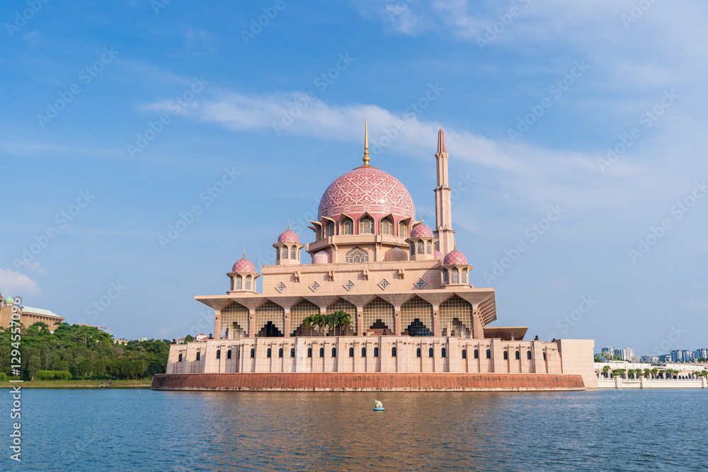 Fototapeta premium Putra Mosque (Masjid Putra) located in Putrajaya city the new Federal Territory of Malaysia.