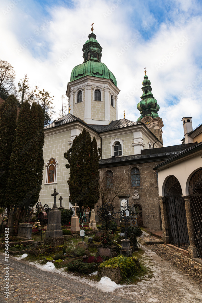 Fototapeta premium Salzburg Peterskirche from the Petersfriedhof