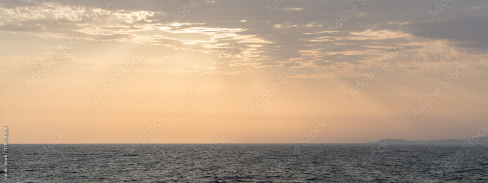 Fototapeta premium Horizon sunset with clouds and sun rays