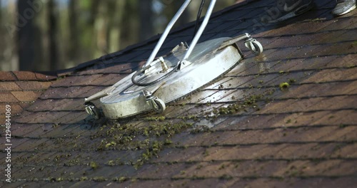 roof cleaning machine cleaning roof