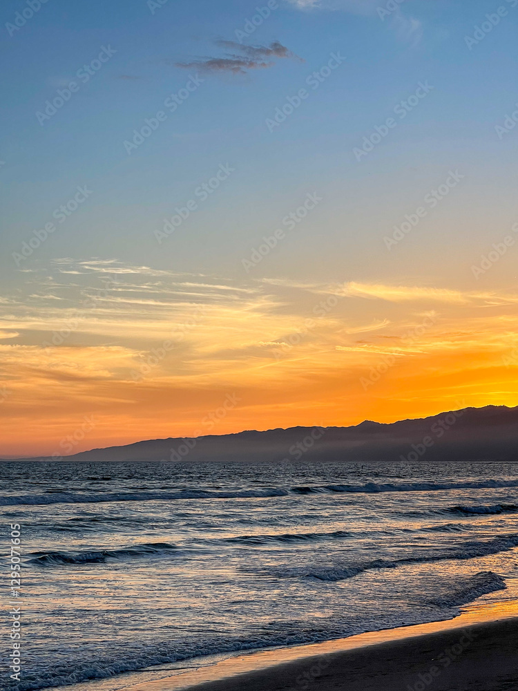 Naklejka premium sunset at the beach