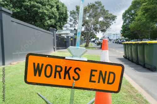 Obraz na płótnie “Works End” road sign and orange traffic cones on the roadside. Roadworks in Auckland. w salonie