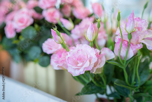 Obraz na płótnie Valentine's day concept,close up Sweet color of artificial rose bouquet of red and pink roses Put with rose vase weddings interiors and decorations In a restaurant background w salonie