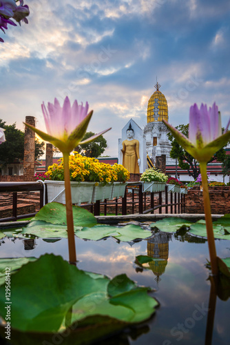 Obraz na płótnie Old Buddha statue at Wat Phra Si Rattana Mahathat also colloquially referred to as Wat Yai is a Buddhist temple (wat) It is a major tourist is Public places attraction Phitsanulok,Thailand. w salonie