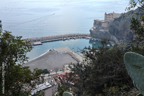 Obraz na płótnie Maiori - Scorcio del porto da Via San Giuseppe w salonie