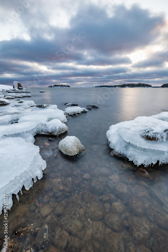 Obraz na płótnie ice on the sea w salonie