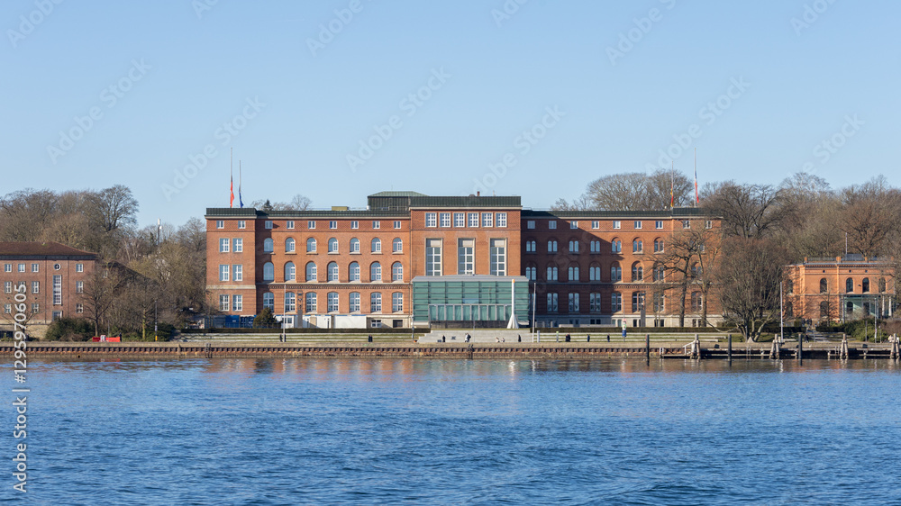 Obraz premium Kiel, Schleswig-Holstein / Deutschland - Feb 18, 2025: Blick auf den Landtag Schleswig Holstein