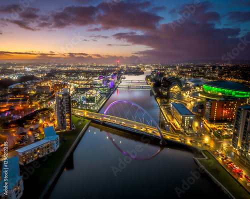 Obraz na plátně Aerial Clyde river Glasgow with Arc brdige, armadillo convention center and mill