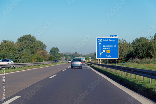 Autobahntafel in Richtung Autobahndreieck Pankow, Ausfahrt Ausfahrt Schönerlinder Str., Wandlitz, Buch, photo