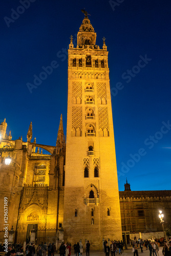 Night view of the Giralda in Seville, the bell tower of Seville Cathedral, which dates back to the 12th century. Andalusia, Spain.