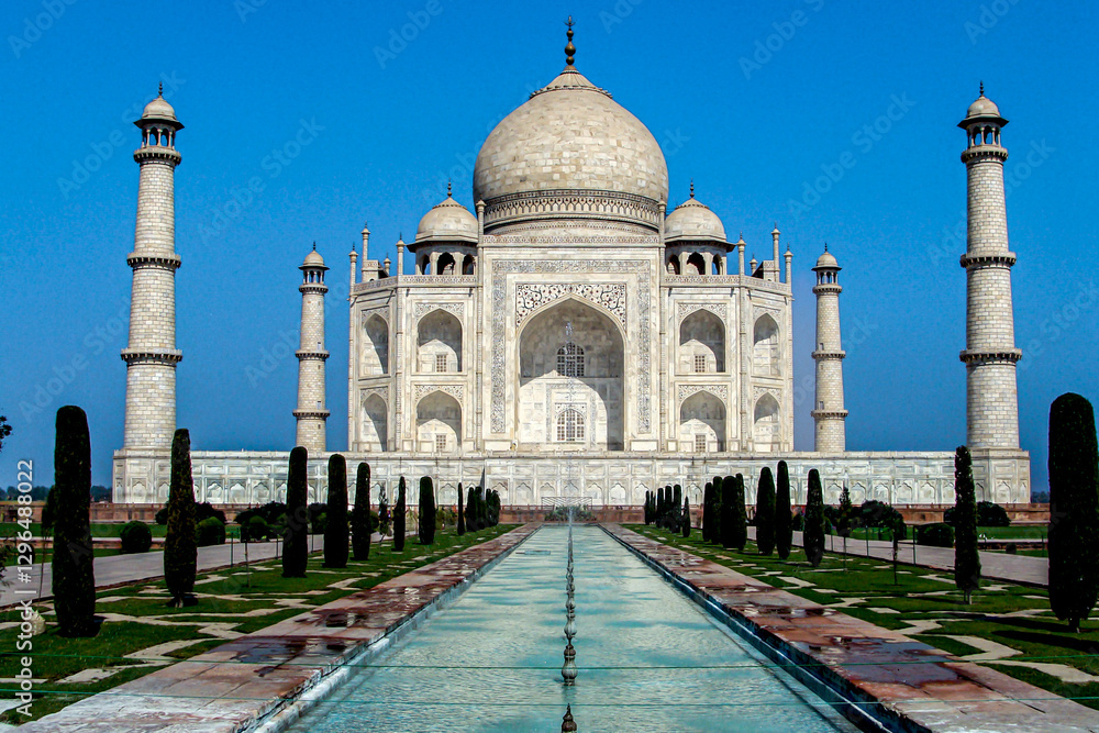 Fototapeta premium World famous Taj Mahal Mausoleum in Agra , India