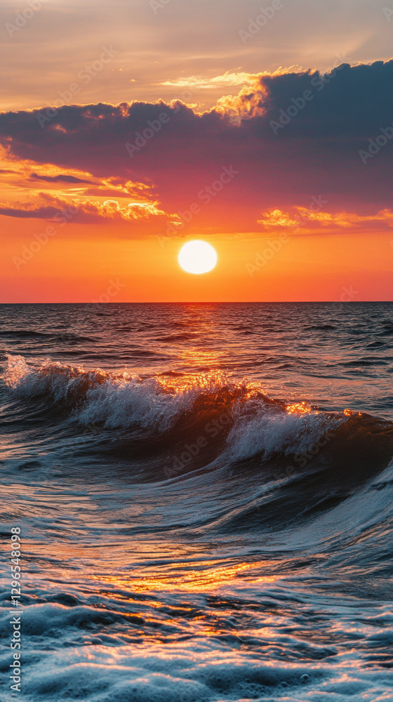 Fototapeta premium Sunset over the ocean with waves