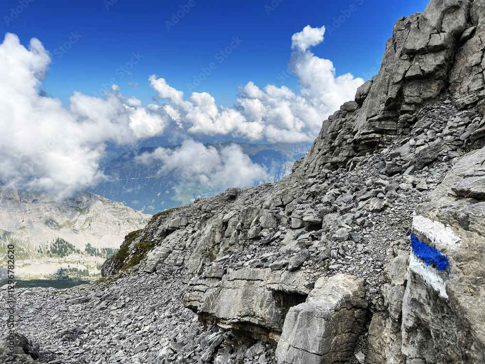 Alpine trail to the mountain peak Barglen Schiben (2669 m) in the Uri Alps mountain massif - Canton of Obwalden, Switzerland (Alpine Route, Alpinweg oder Alpinwanderweg zum Berggipfel - Schweiz)