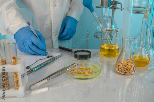 Cuadro en lienzo cientist check chemical whole grains residues in laboratory