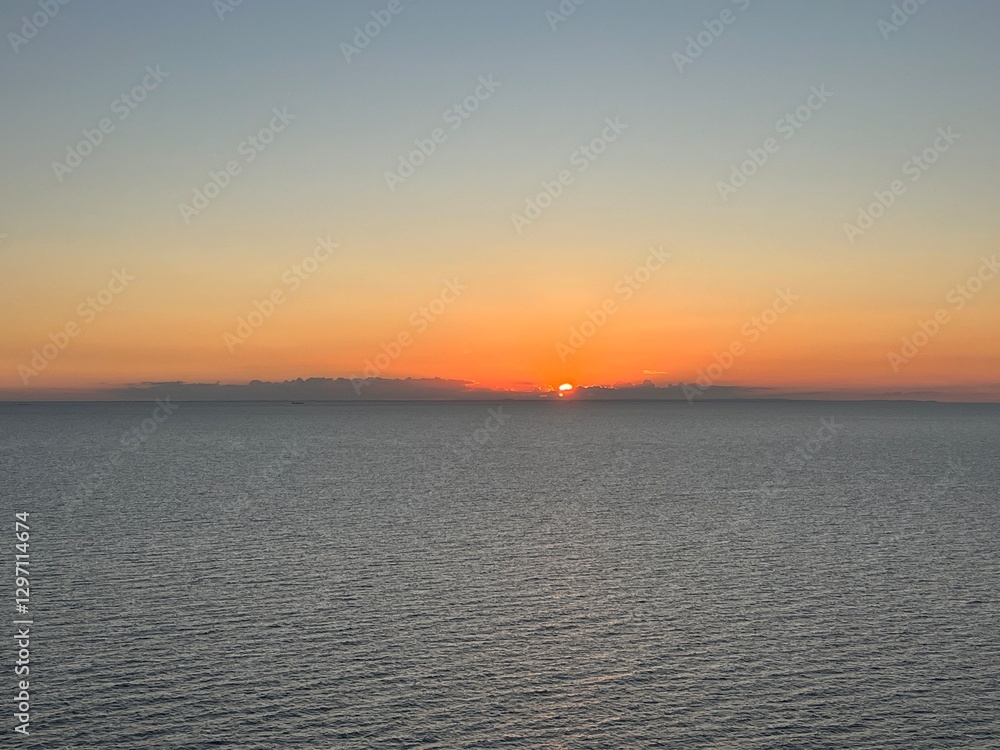 Obraz premium sunset over the sea