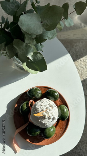 Photo of Easter table decorated in green tones.