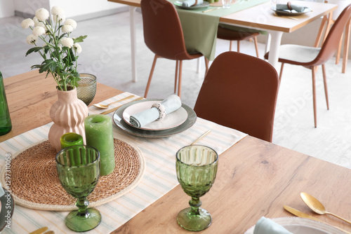 Table setting with flowers ...