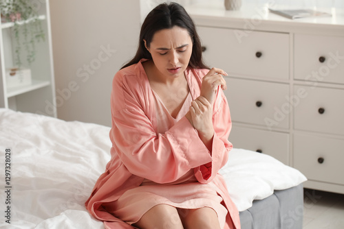 Young pregnant woman suffer...