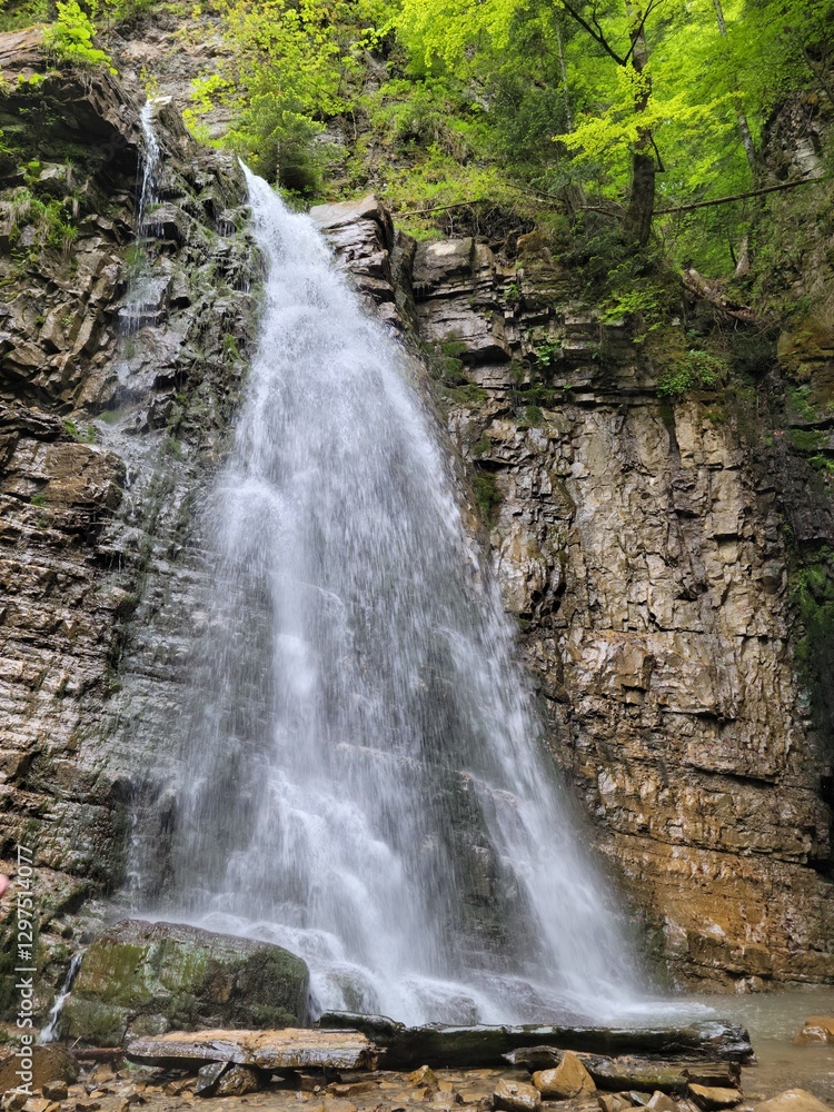 Obraz premium Beautiful view of the Manyava waterfall