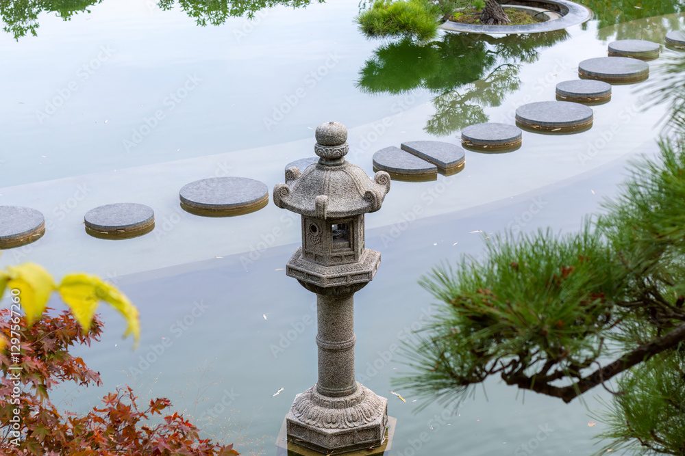 Naklejka premium Stone lantern. Japanese garden, autumn. Garden lantern for Japanese garden is made of stone
