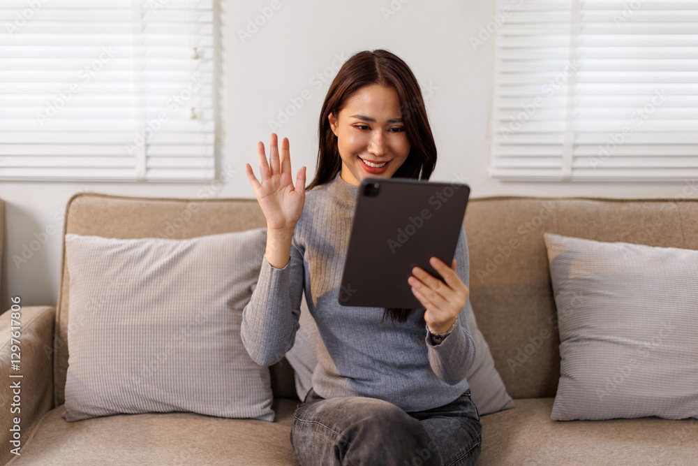 Beautiful freelancer happy asian thai lady using tablet for video conference and planning and online at home
Beautiful freelancer happy asian thai lady using tablet for video conference and planning and online at home