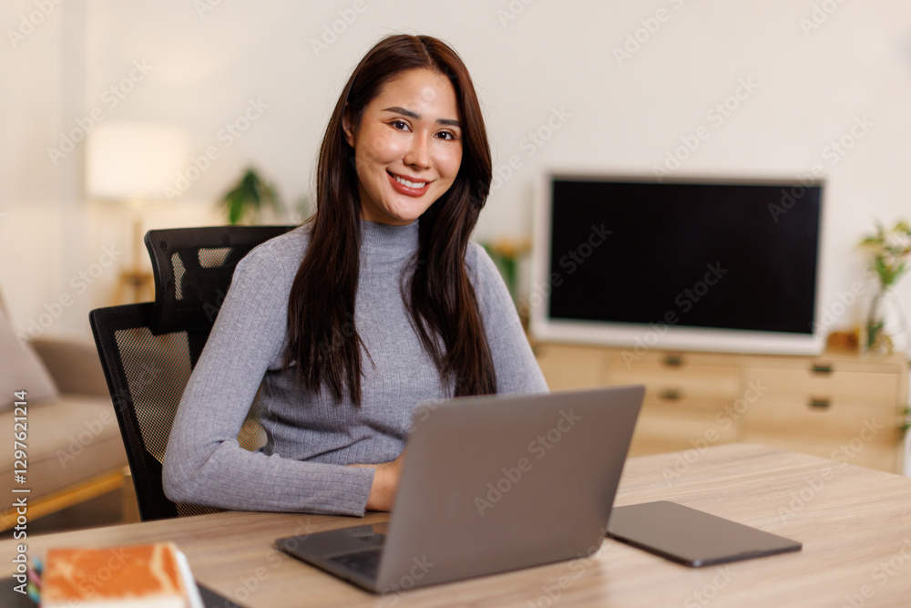 Busy beautiful professional business asian woman looking at laptop working in office
Busy beautiful professional business asian woman looking at laptop working in office