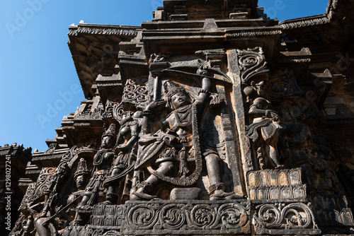 Fotografie Vibrant carvings adorn the Hoysaleshwara temple in Halebidu, Karnataka, depictin