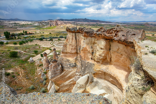 Obraz na płótnie Discovering the breathtaking rock formations of Cappadocia under a cloudy sky w salonie