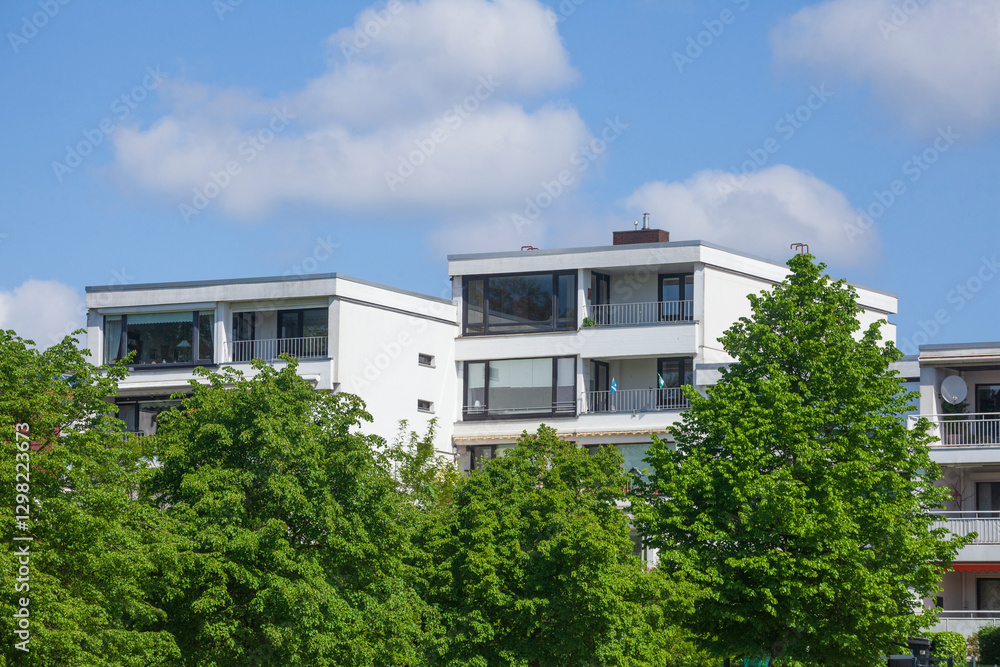 Monotones modernes Wohnhaus, Mehrfamilienhaus, Bremen, Deutschland Monotones modernes Wohnhaus, Mehrfamilienhaus, Bremen, Deutschland