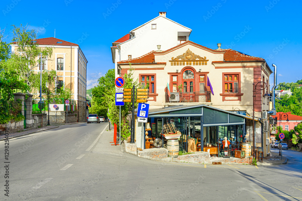 Fototapeta premium Veliko Tarnovo, Bulgaria - Traditional Bulgarian architecture in the old medieval town, Tsarevets, Bulgaria