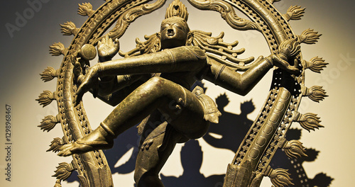 Obraz na płótnie Close-up View on Statue Of Shiva Nataraja: Cosmic Dance Of Shiva One Of Main Deities In Hinduism, As Divine Cosmic Dancer. His Dance Is Called Tandava. Lord Shiva Here Appears As A Cosmic Dancer w salonie