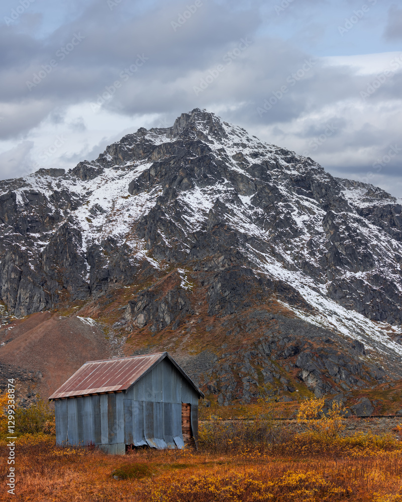 Fototapeta premium Historic Independence Mine building near Hatcher Pass in Alaska