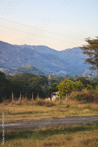 Una antena en medio de la nada