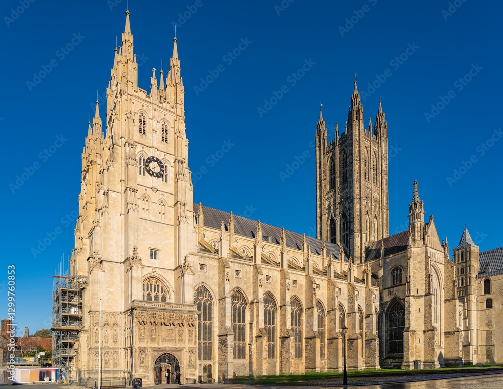 Fototapeta premium Architectural view of Canterbury Cathedral in England