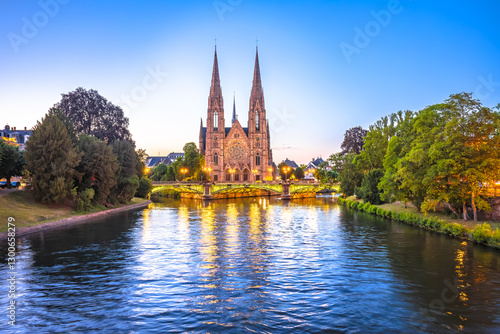 Obraz na płótnie Saint Paul church in Strasbourg canal reflection sunset view w salonie