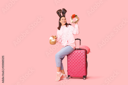 Happy female traveler in bu...
