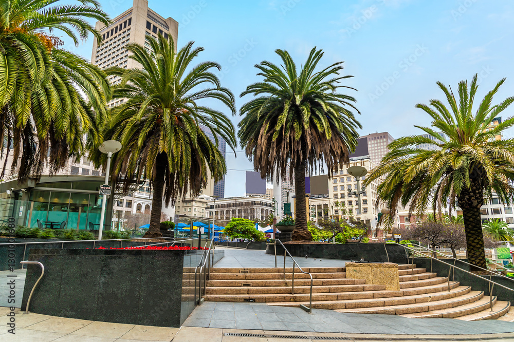 Fototapeta premium A view from the south west corner across Union Square in the morning in San Francisco in early springtime