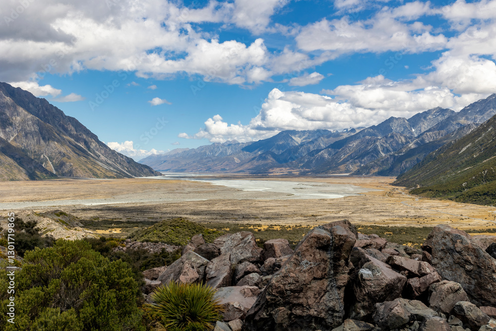 Fototapeta premium Der weitgehend ausgetrocknete Bereich des Lake Pukaki