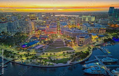 Fototapeta Naklejka Na Ścianę i Meble -  aerial view of downtown West Palm Beach