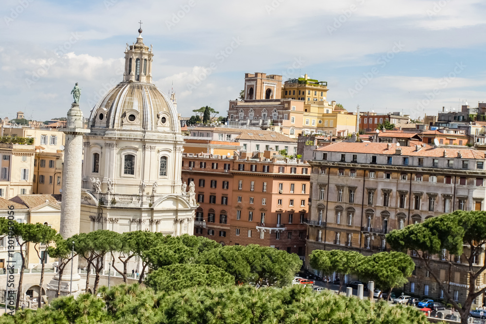 Obraz premium The eternal city of Rome, Roman streets and buildings, modern and ancient architecture of Rome.